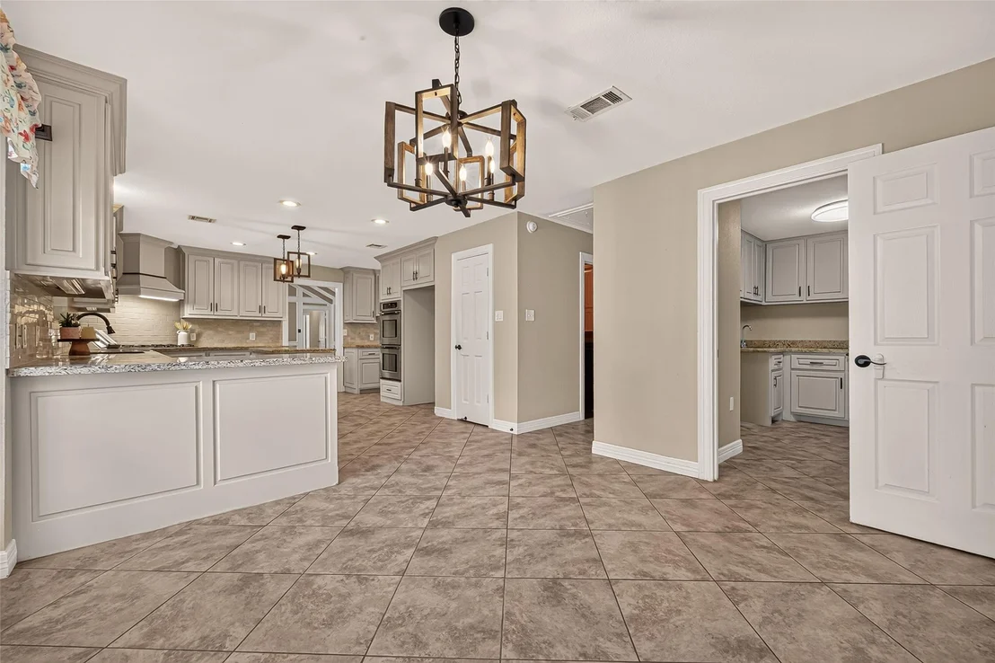 Photo of 1650 White Oak Creek Drive