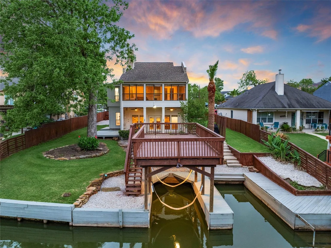Photo of 734 Lake View Drive