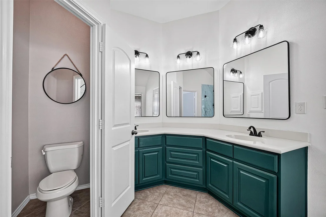Photo of 5606 Walnut Glen Lane
