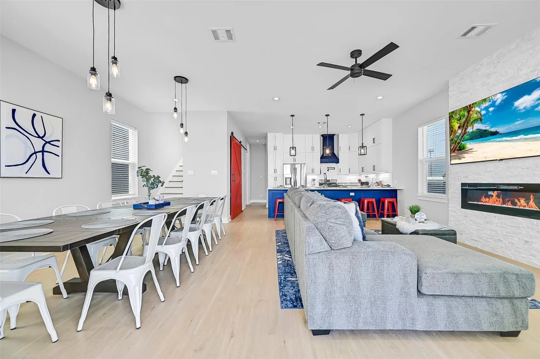 Photo of 16728 West Beach Road