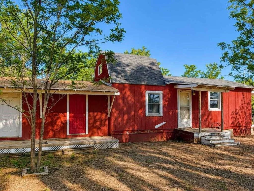 Photo of 108 W 9th Street