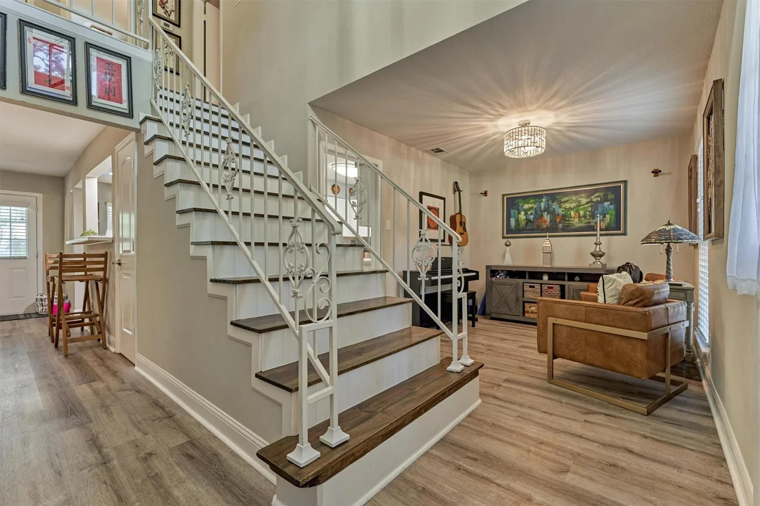 Photo of 9 Pineash Court