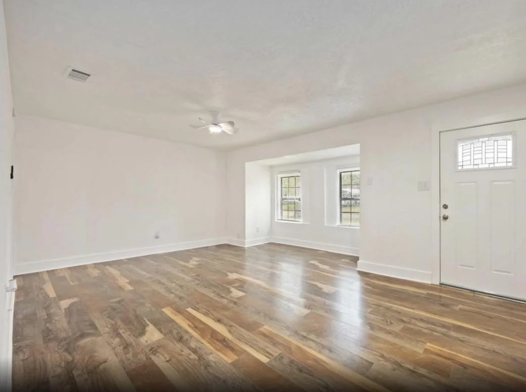 Photo of 6043 Lyndhurst Drive