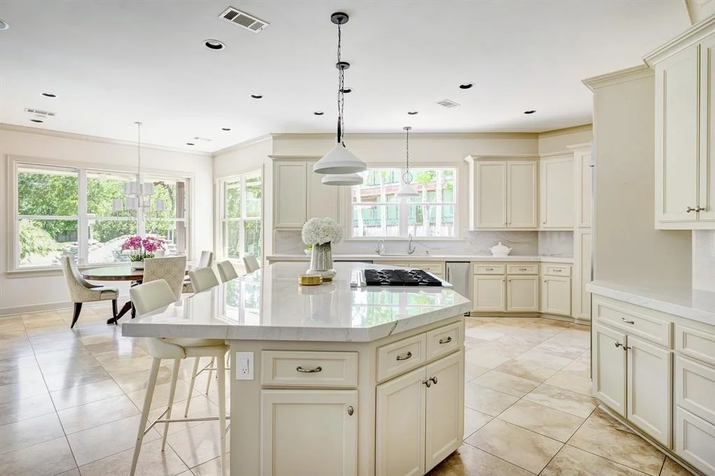 Photo of 702 Mulberry Lane