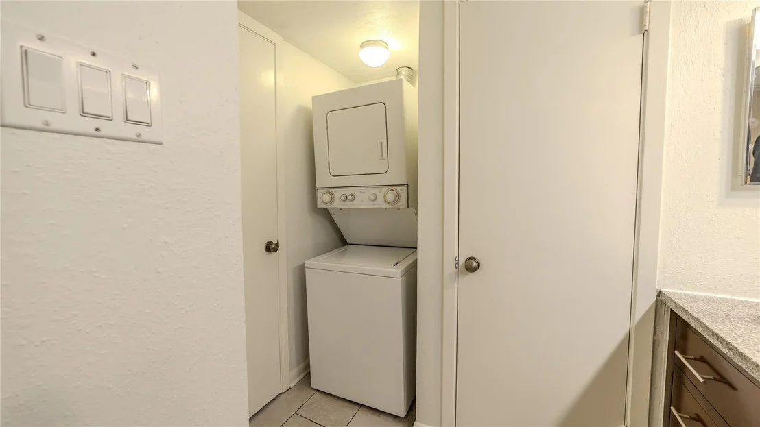 Photo of Unit 103 at 7575 Katy Freeway