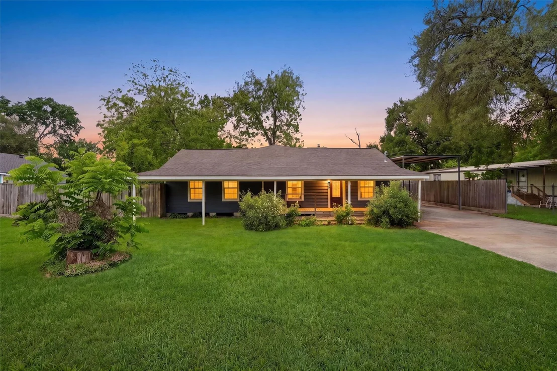 Photo of 2922 Pansy Street