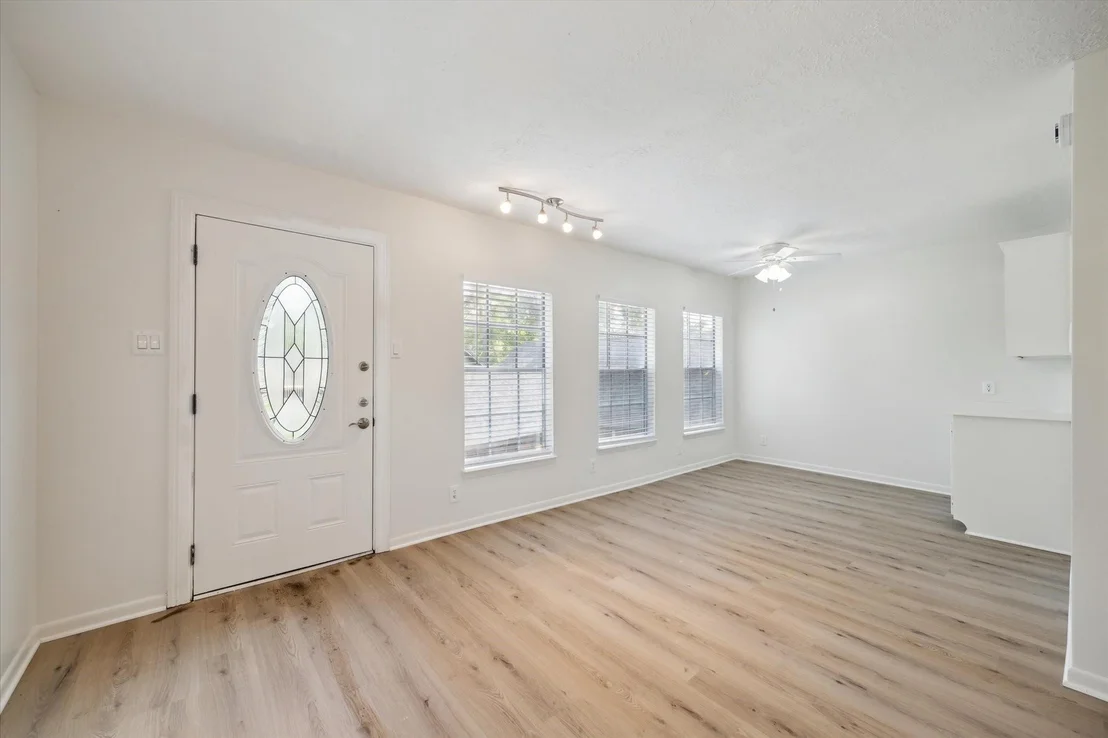 Photo of 25402 Lynbriar Lane