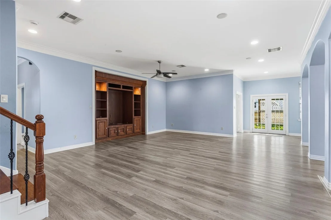 Photo of 2535 Broadway Street