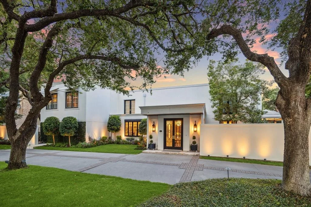 Photo of 2411 River Oaks Boulevard