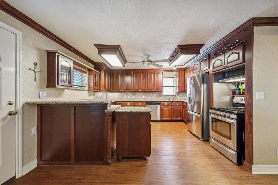 Photo of 33 Lakeside Drive