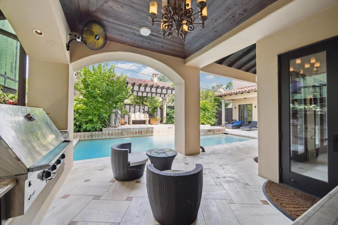 Photo of 322 Crestwood Drive