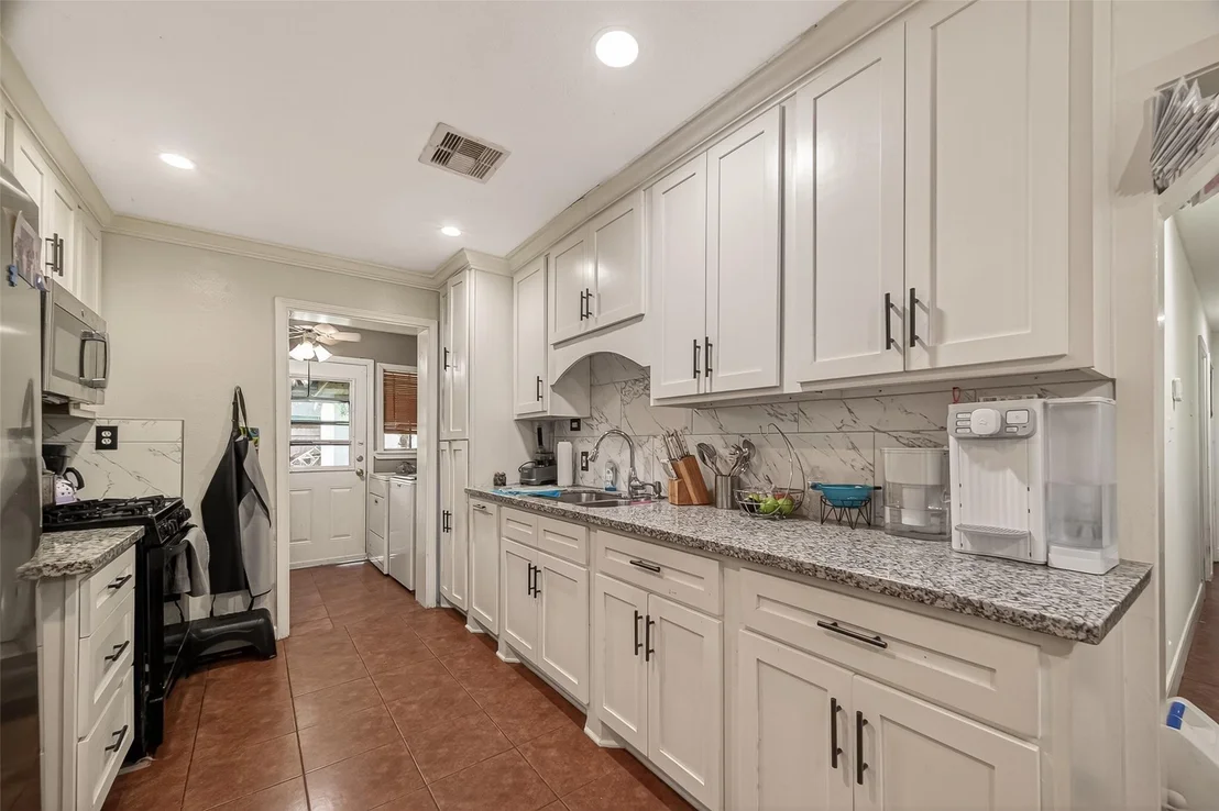 Photo of 2111 Hickory Lane