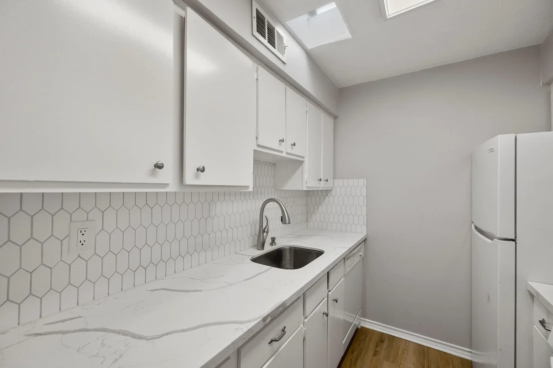 Photo of Unit 75 at 800 Post Oak Boulevard