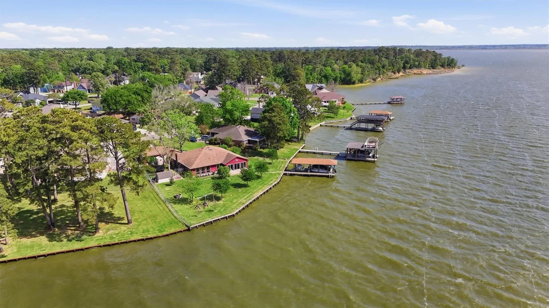 Photo of 18327 Shoreline Drive
