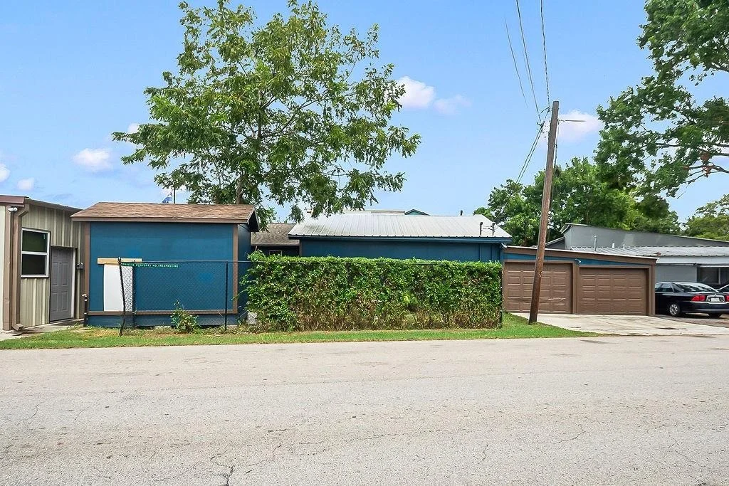 Photo of 4415 W Bayshore Drive