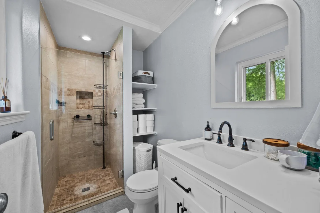 Photo of 16119 La Avenida Drive