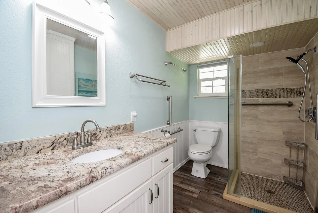 Photo of 1678 Bayview Drive