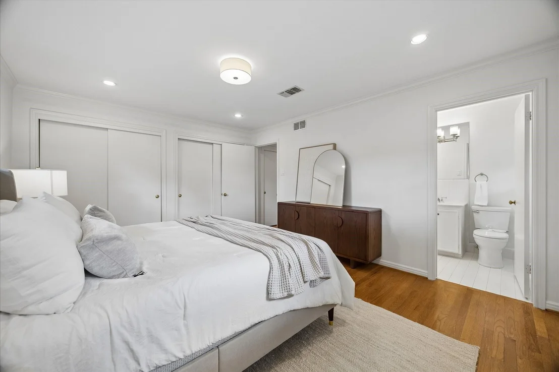 Photo of 7623 Meadowvale Drive