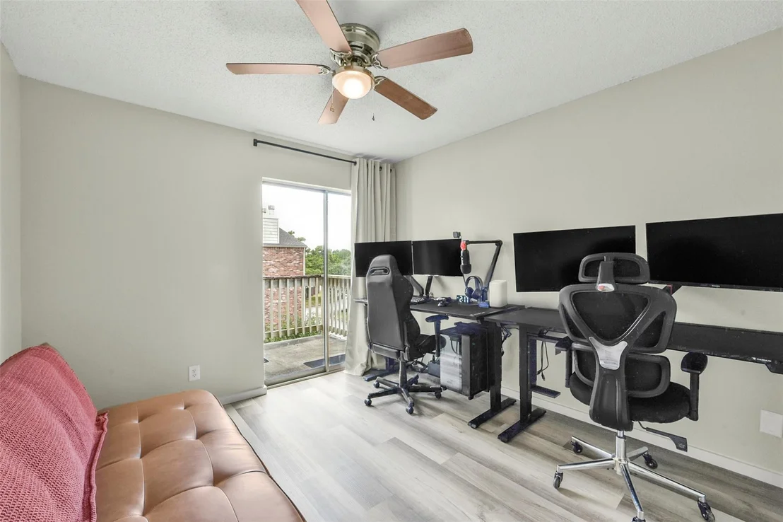 Photo of Unit 258C at 2501 Gulf Freeway