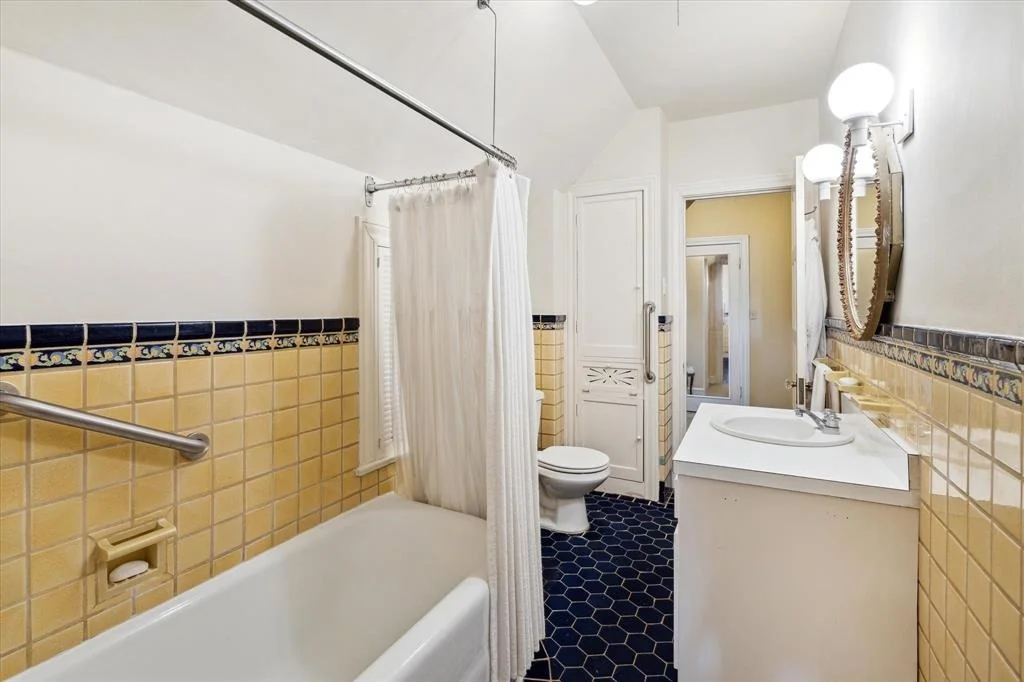 Photo of 3016 Chevy Chase Drive