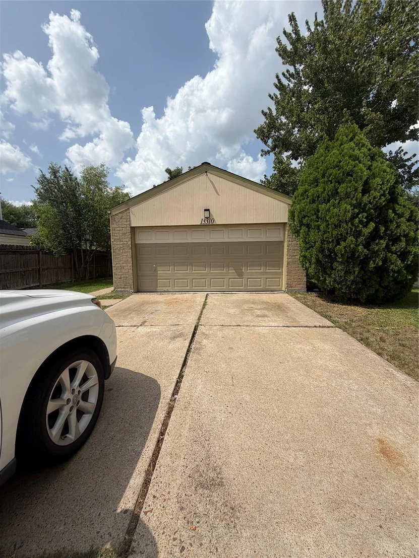 Photo of 13310 Robinglen Drive