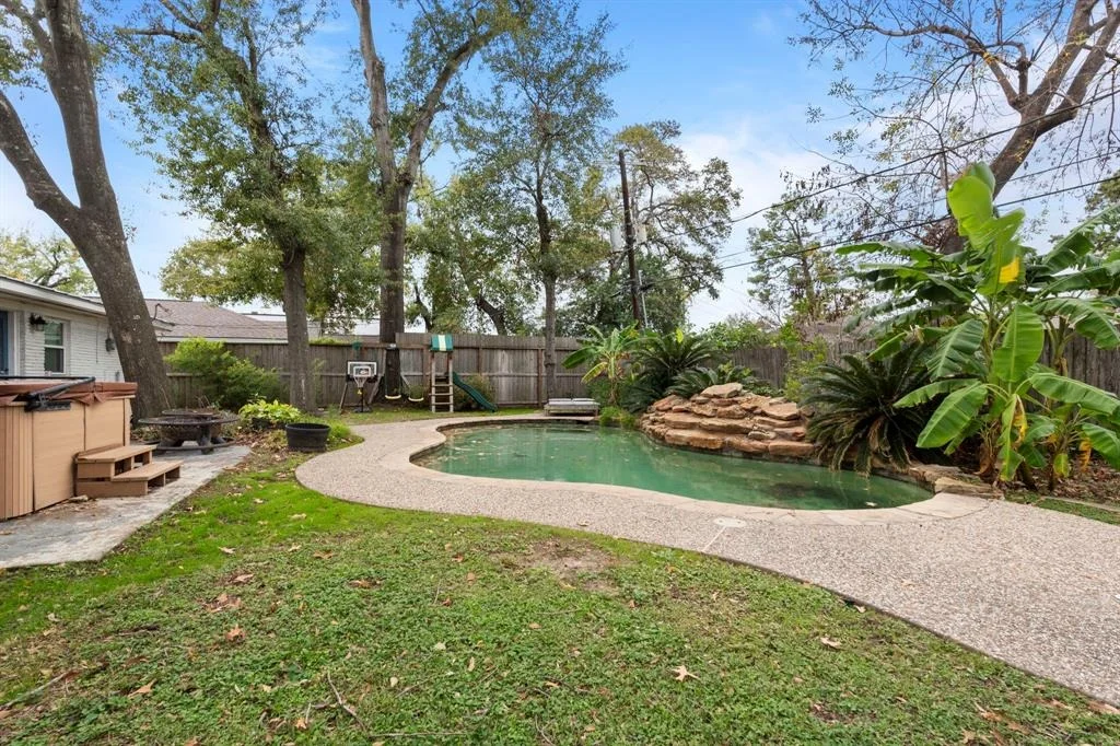 Photo of 10058 Cedardale Drive