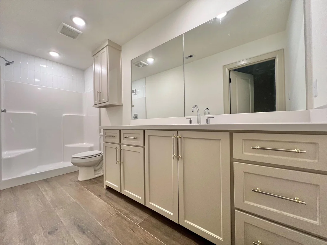 Photo of 839 Oak Ridge Drive