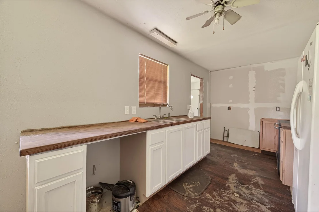 Photo of 25080 Lakeshore Drive
