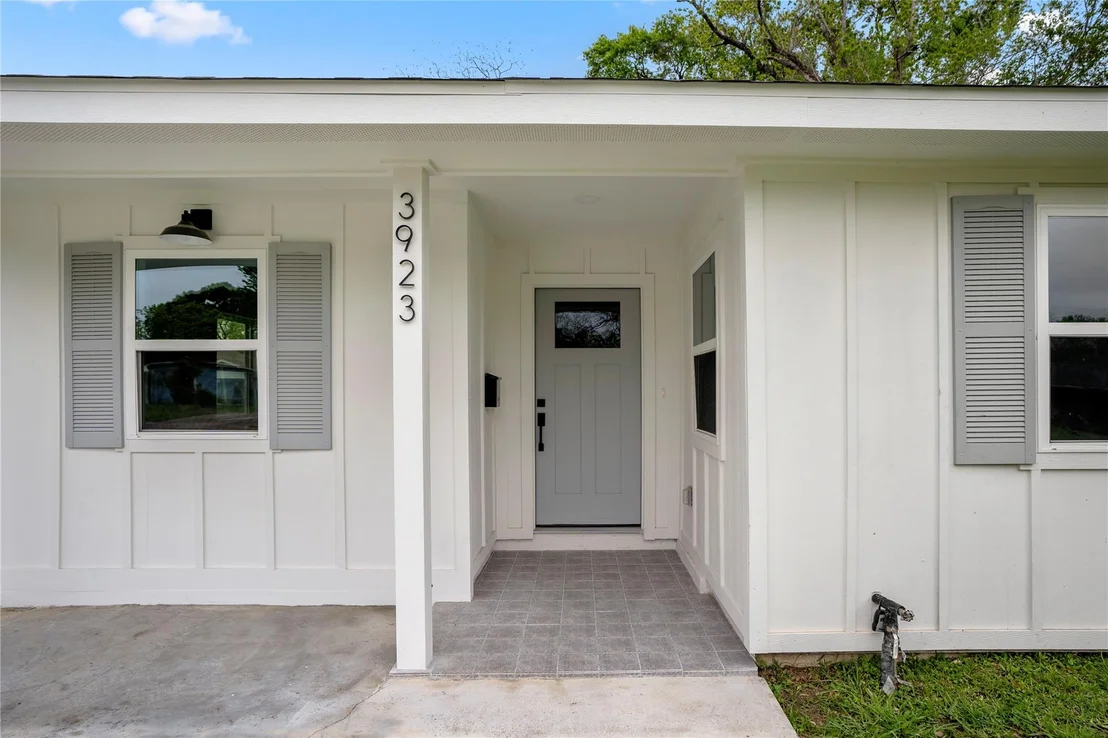 Photo of 3923 Alsace Street