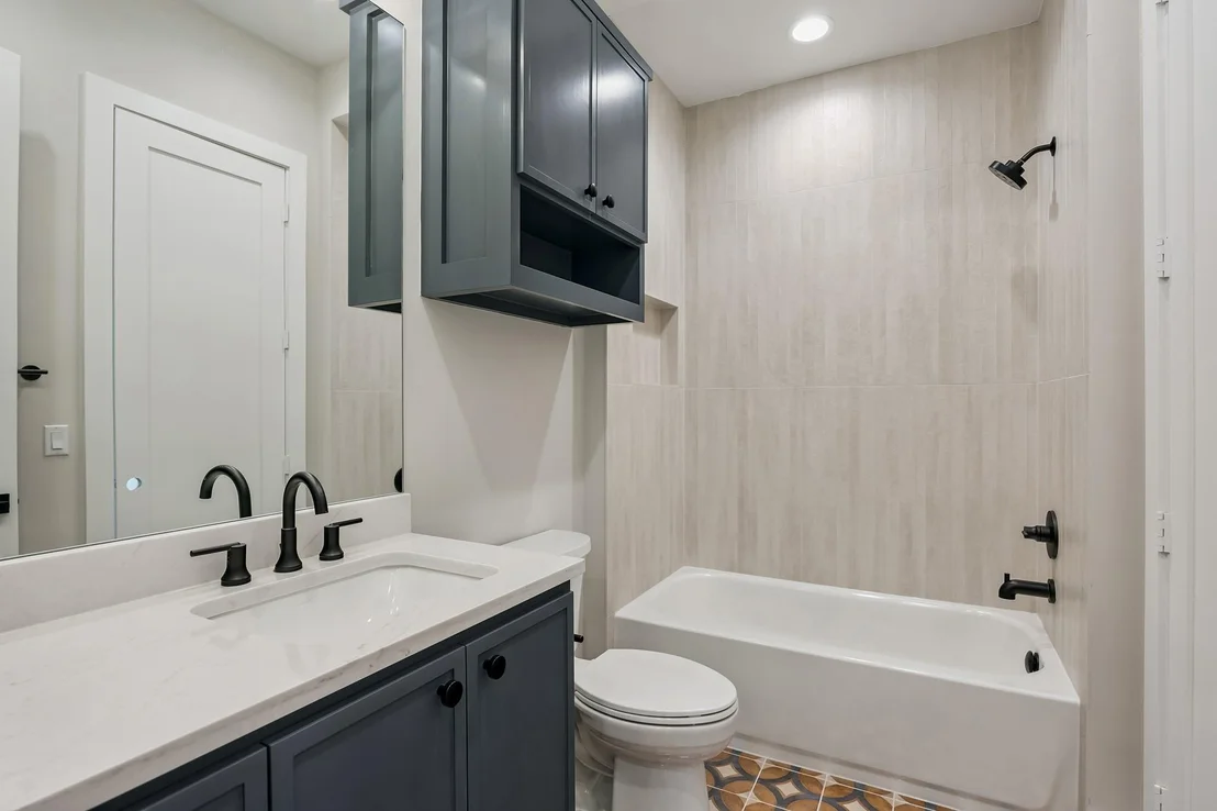 Photo of 2214 Chantilly Lane