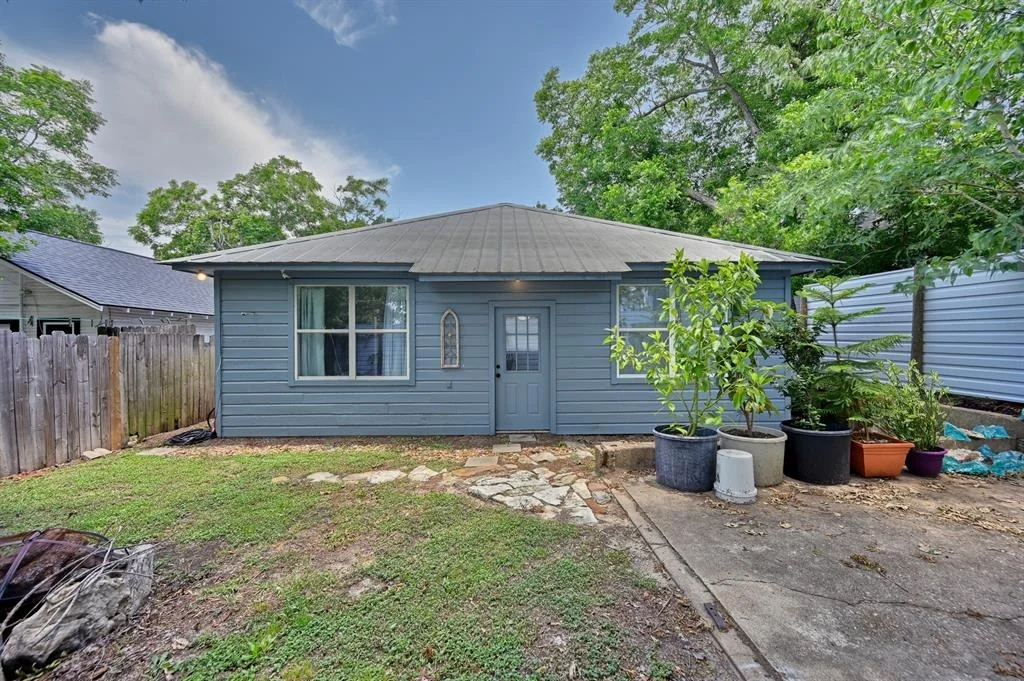 Photo of 213 N Austin Street