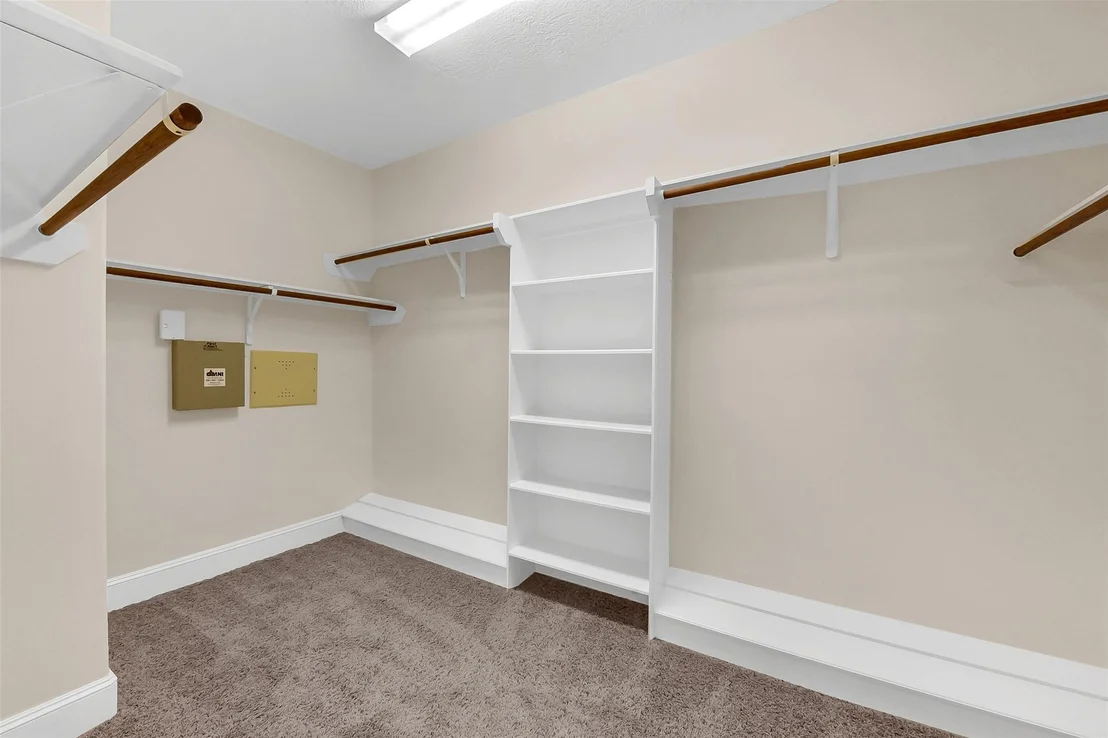 Photo of 905 Garden Oaks Trace
