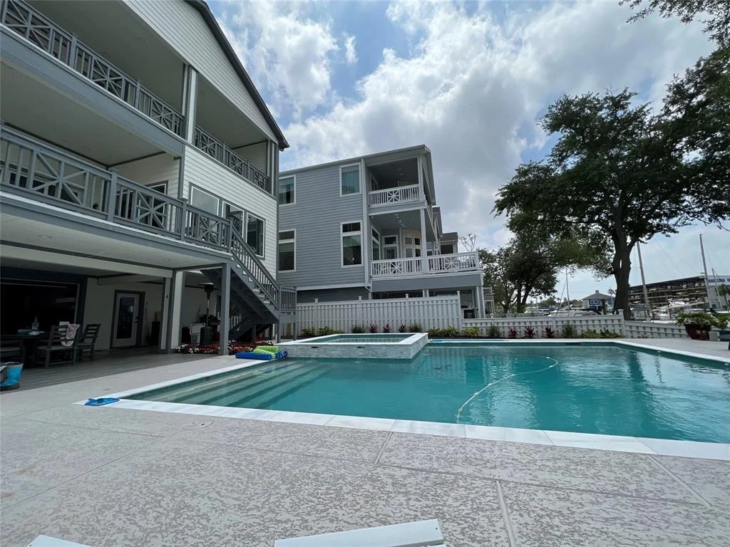 Photo of 2182 Marina Way