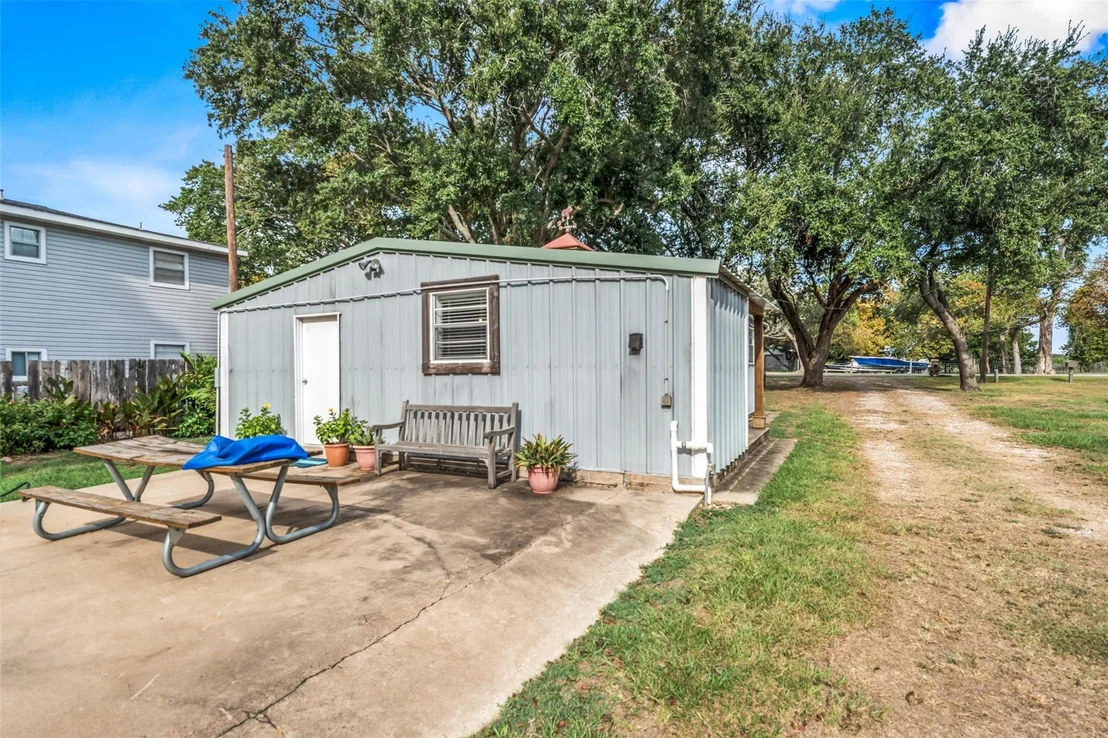 Photo of 1402 County Road 243