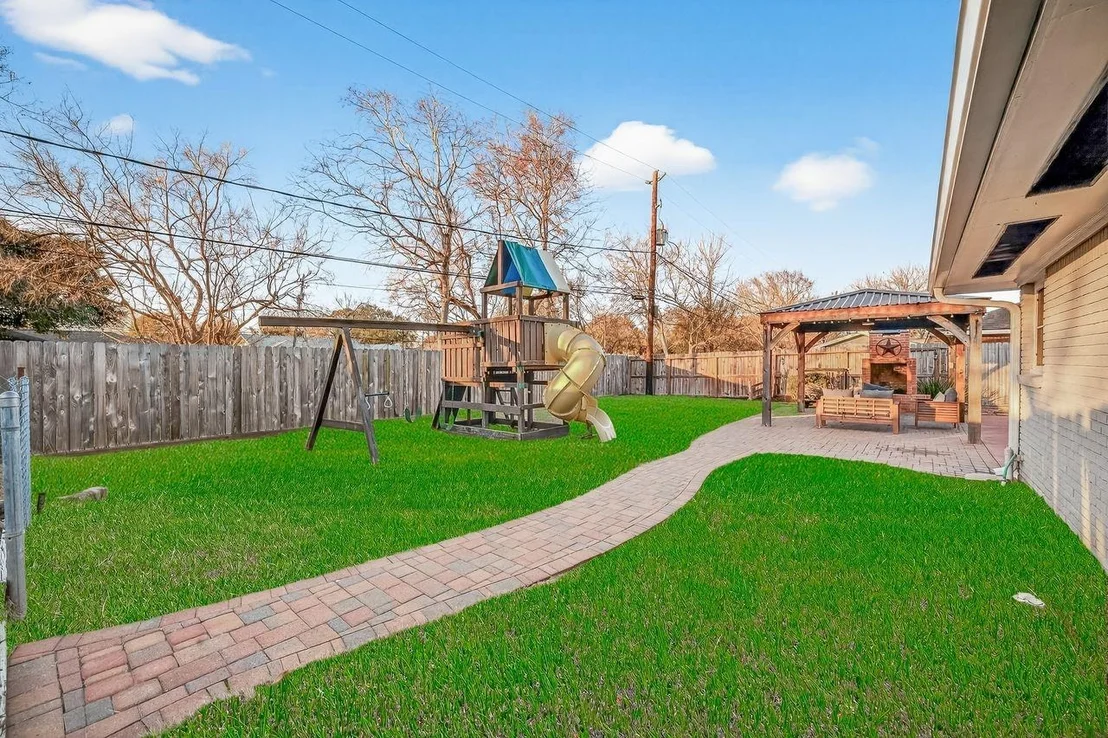 Photo of 4862 Creekbend Drive