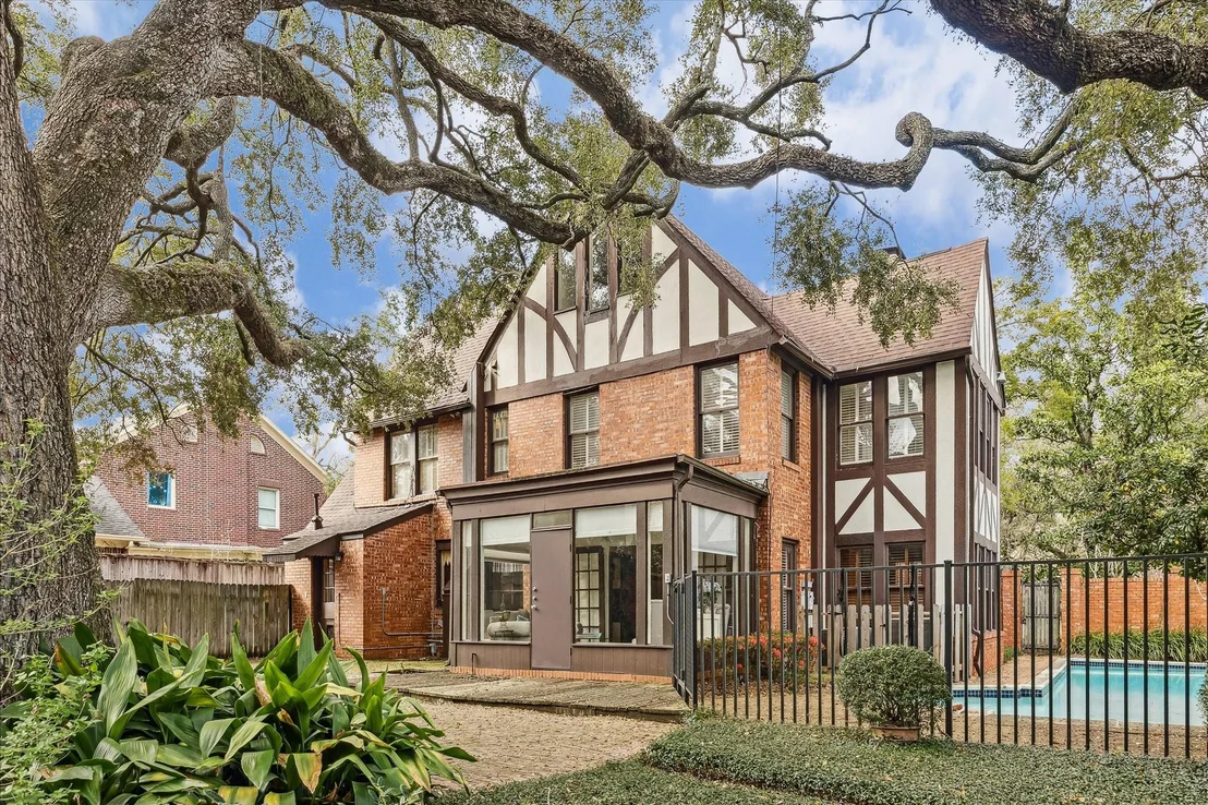 Photo of 2345 Blue Bonnet Boulevard