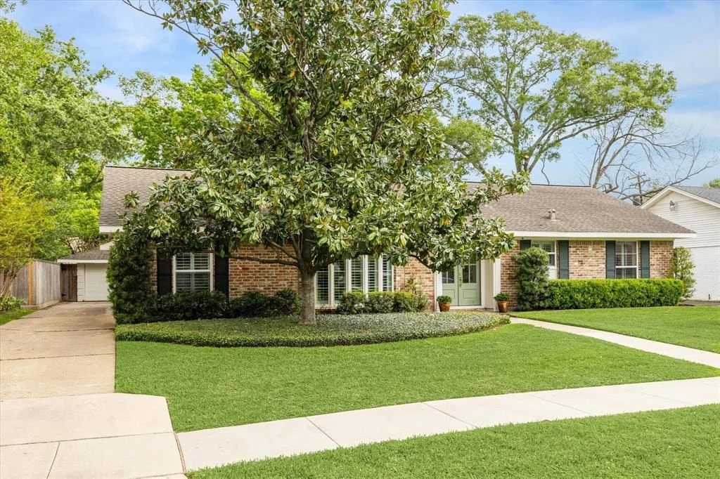 Photo of 7906 Meadowglen Lane