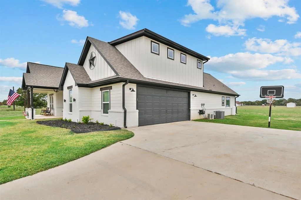 Photo of 11027 Oak Lake Road