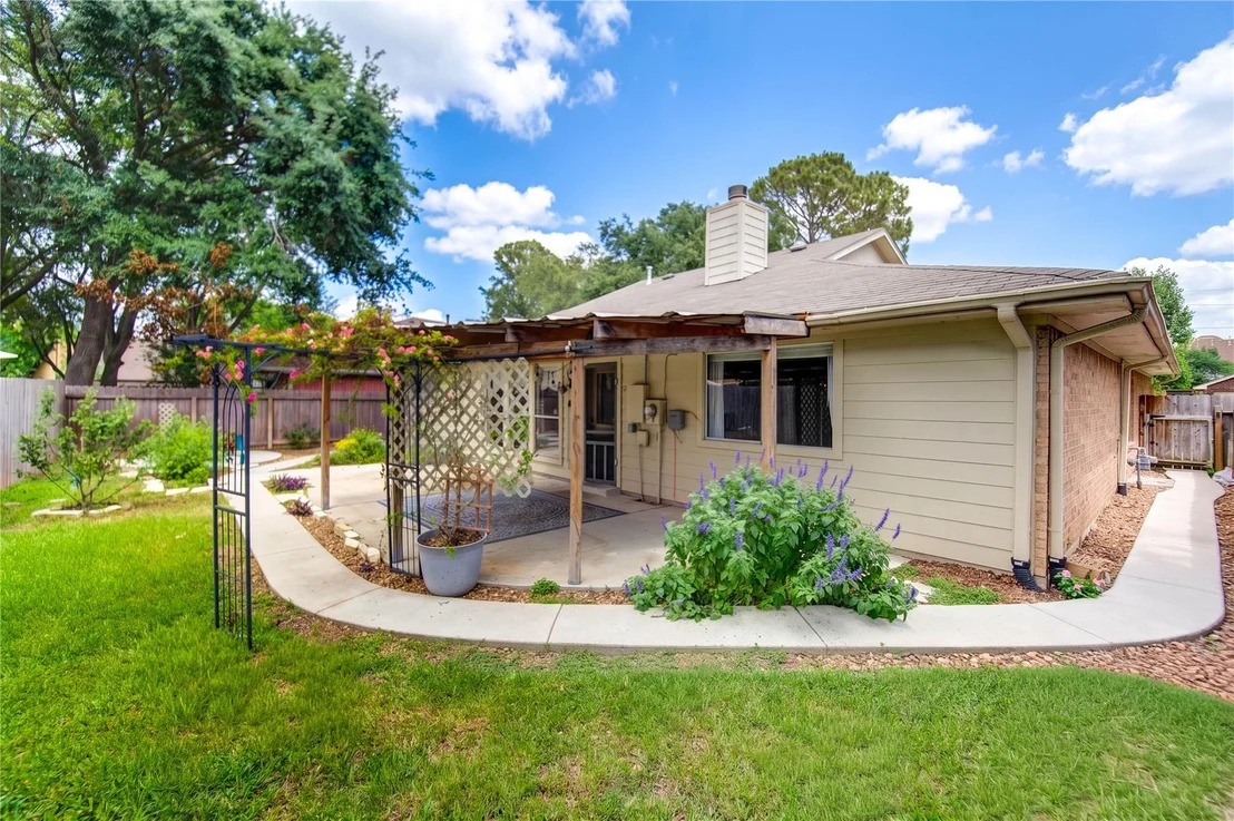 Photo of 2323 Foundary Drive