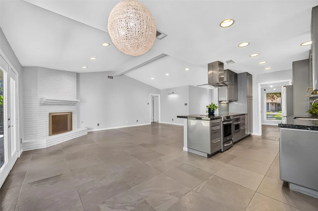 Photo of 5938 Claridge Drive