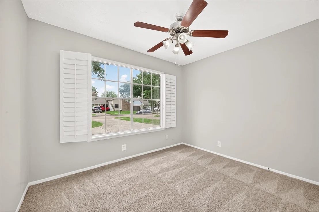 Photo of 18611 Spinney Lane Drive