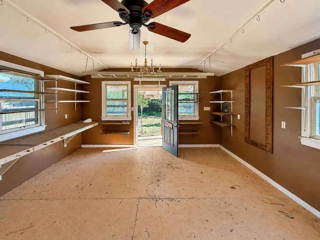 Photo of 108 W 9th Street