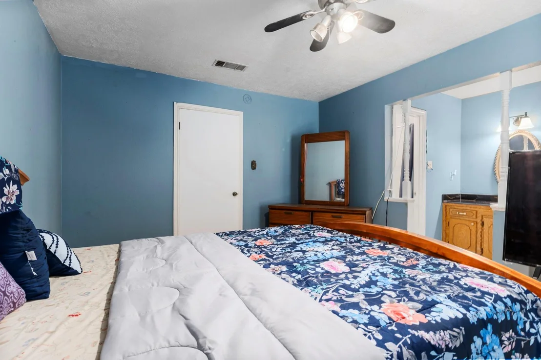 Photo of 2395 Southline Road