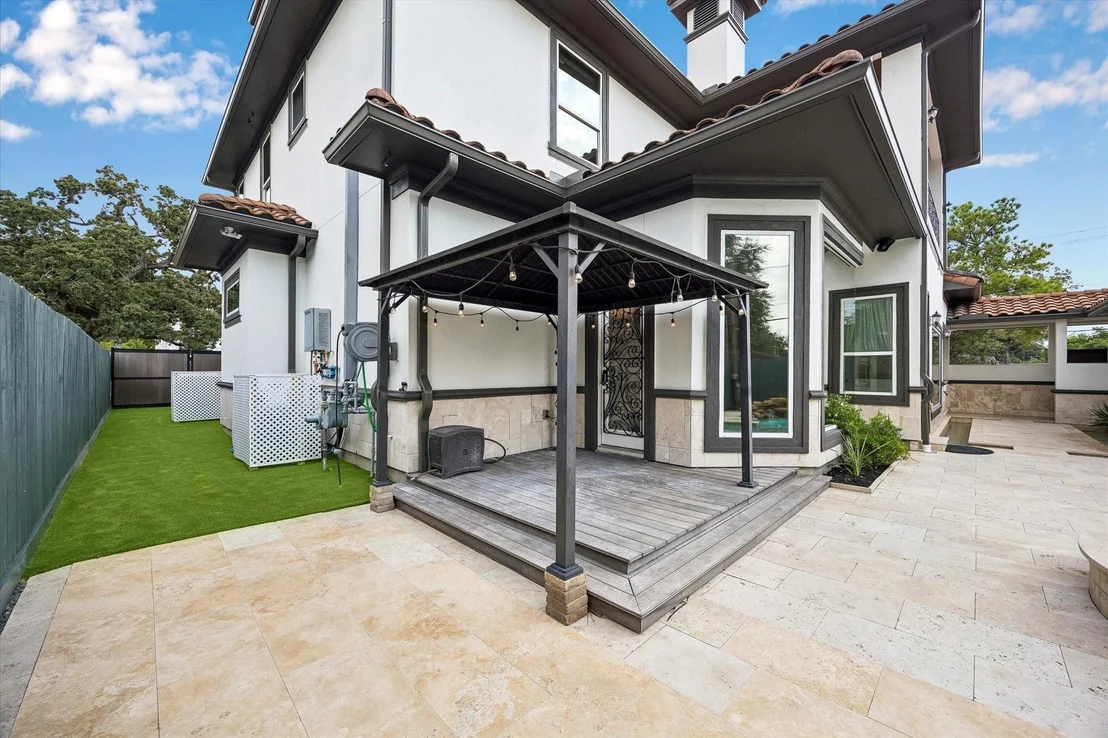 Photo of 9761 Westview Drive