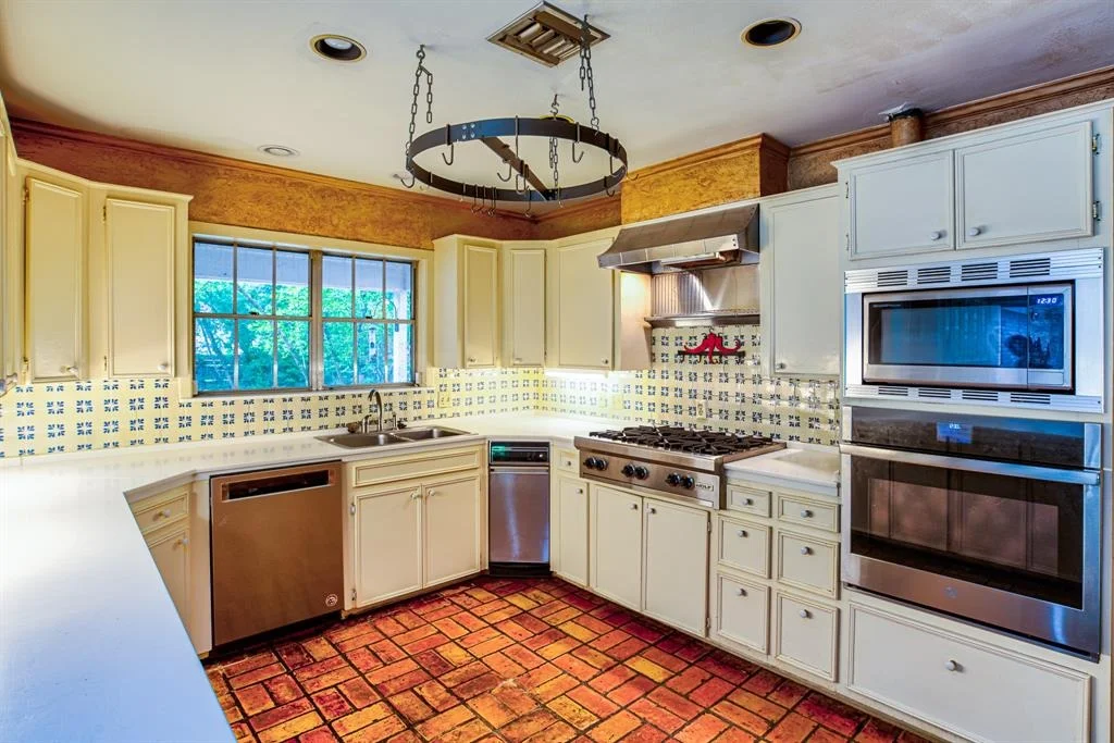 Photo of 246 Chimney Rock Road