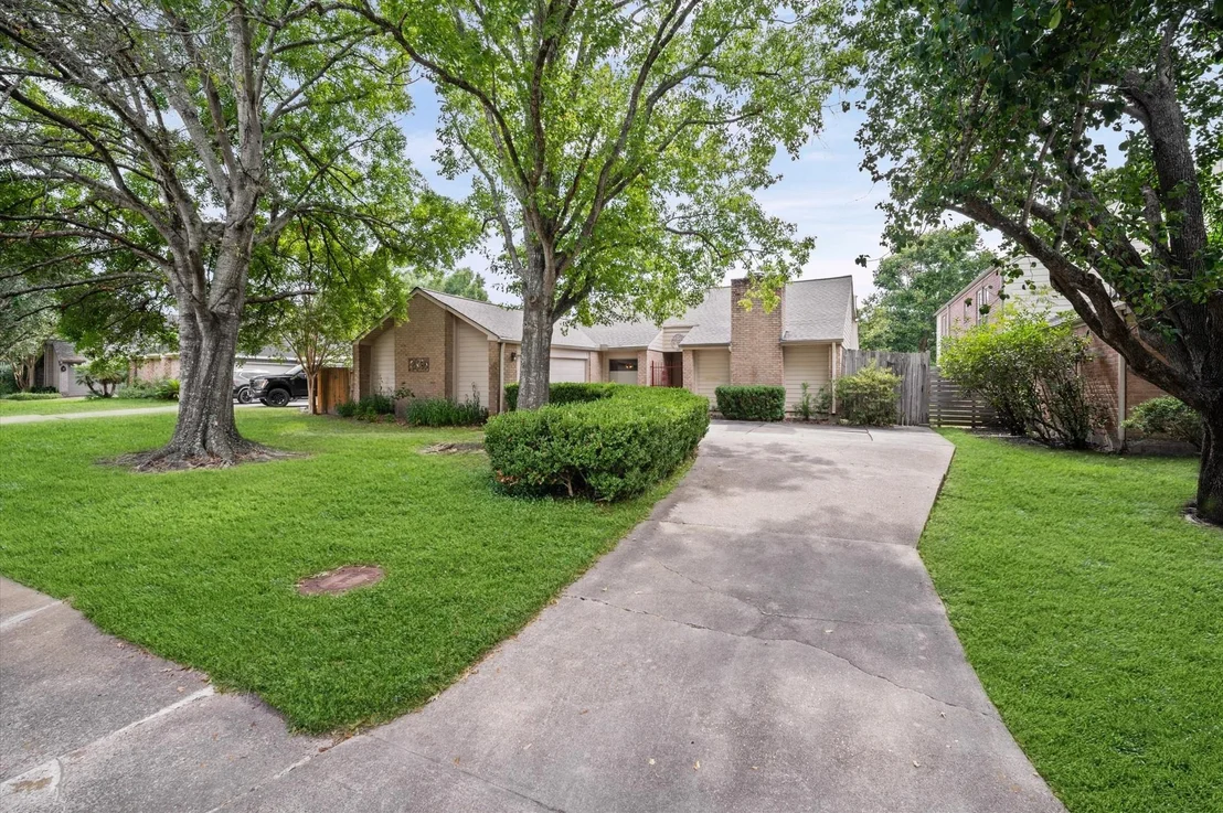 Photo of 1034 Coachlight Drive
