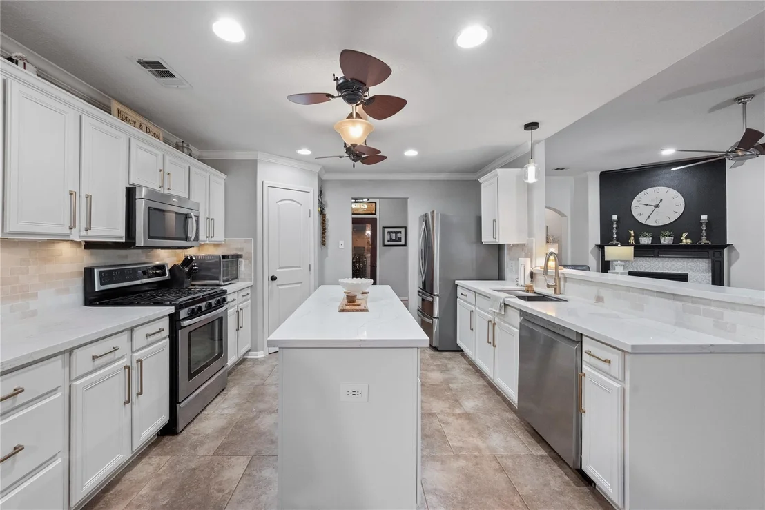 Photo of 723 Far Pines Drive