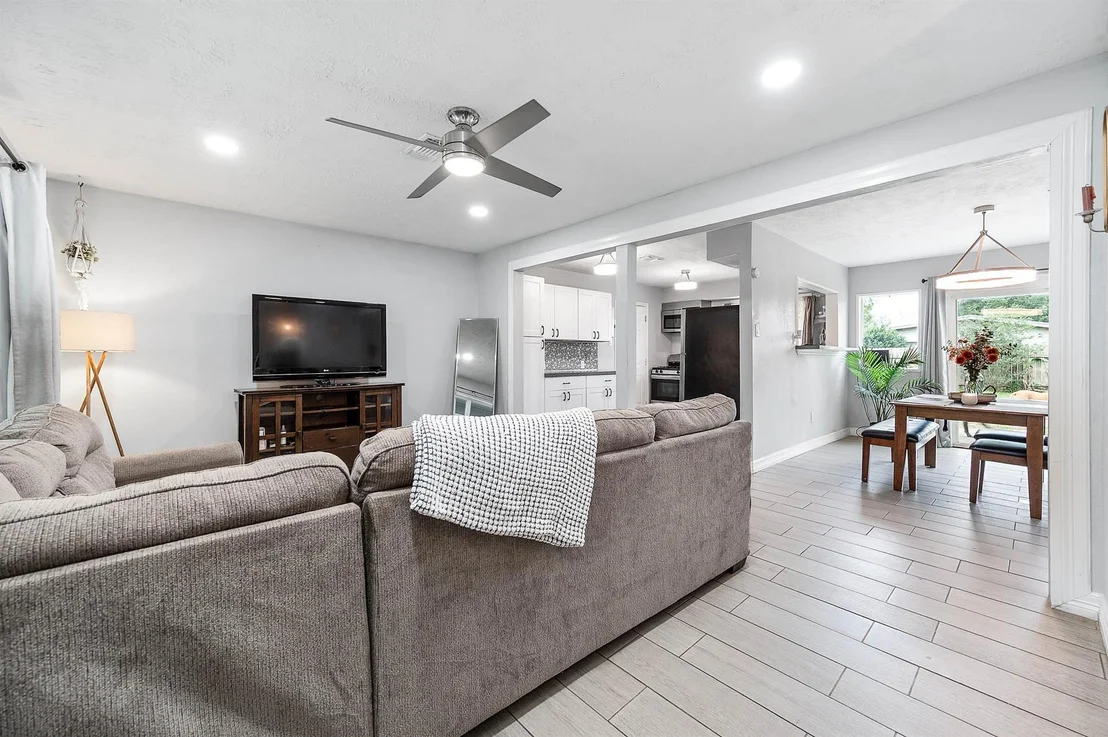 Photo of 7230 Edgemoor Drive