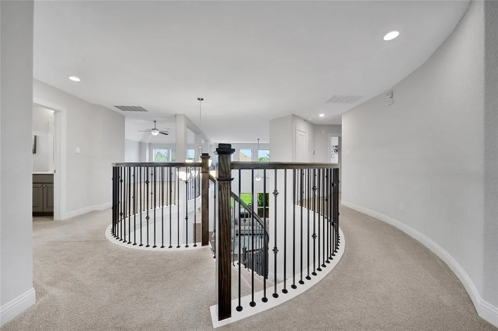 Photo of 19 N Wheatleigh Drive