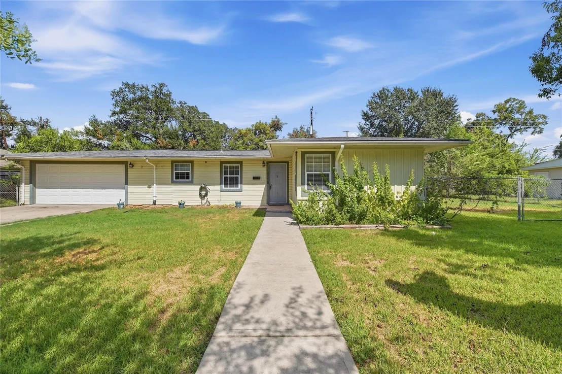 Photo of 1215 Winston Drive